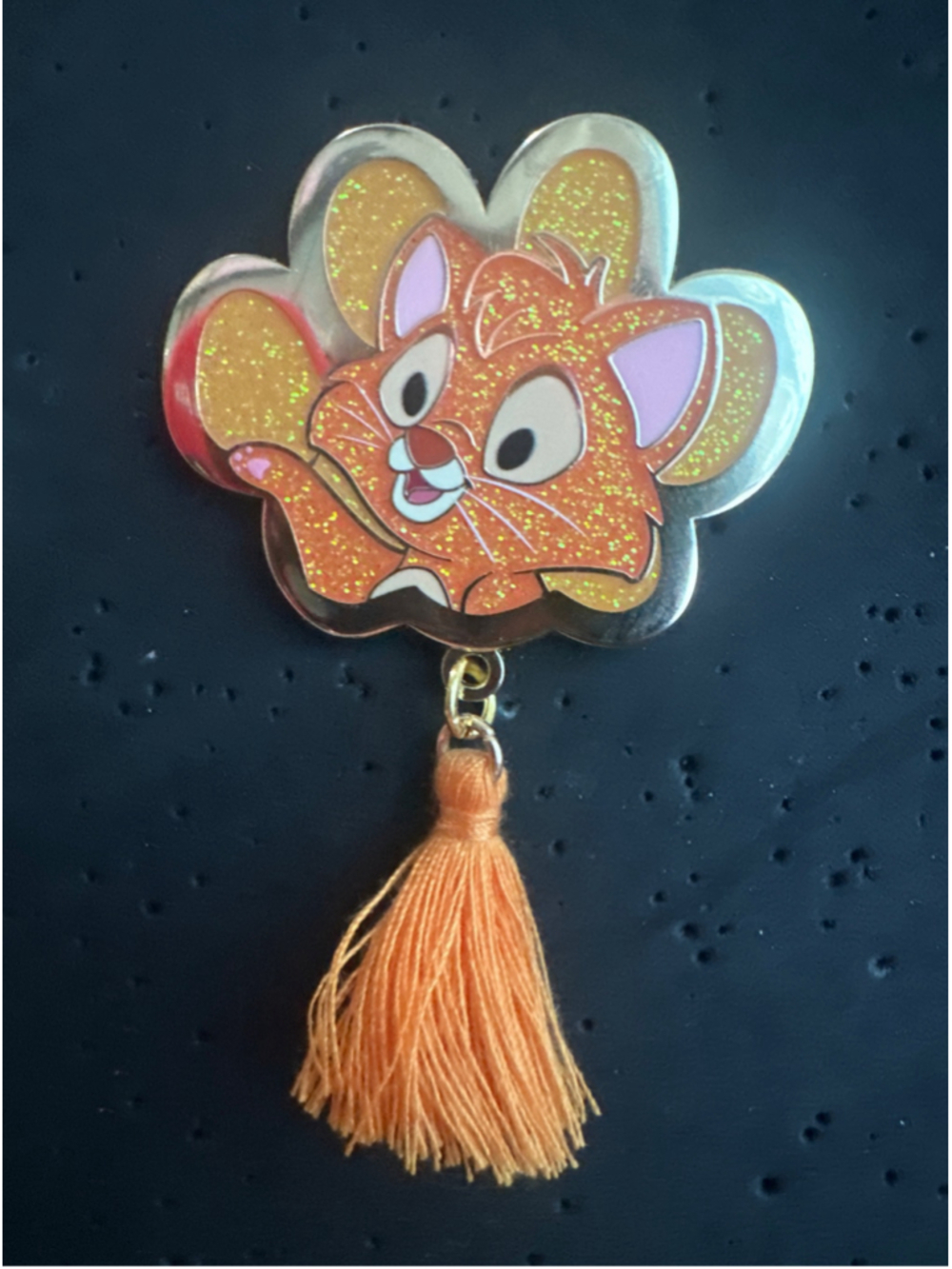 Disney Cats Tassel Enamel Pin Oliver & Company - Oliver Paw Glitter Chaser